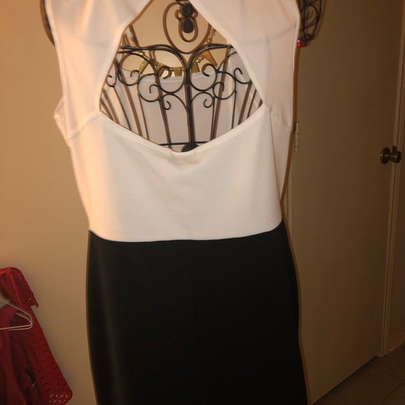 Dress - Picture 3 of 4